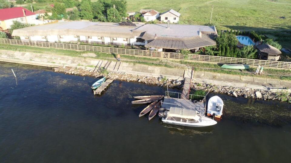Pensiunea Mila 23 Mila Douăzeci şi Trei Exteriör bild
